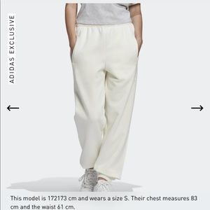 Adidas exclusive CUFFED PANTS
Off White